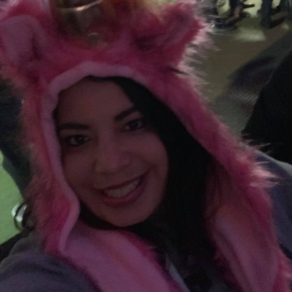 Meet your Posher, Ana - Picture 2 of 3